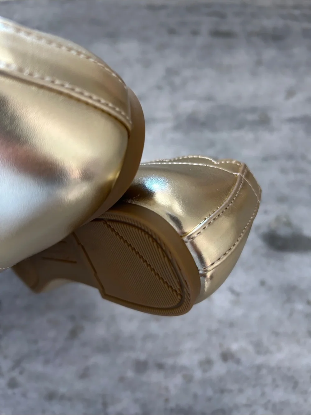 Jessica Simpson Gold Scalloped Ballet Flats Size 4